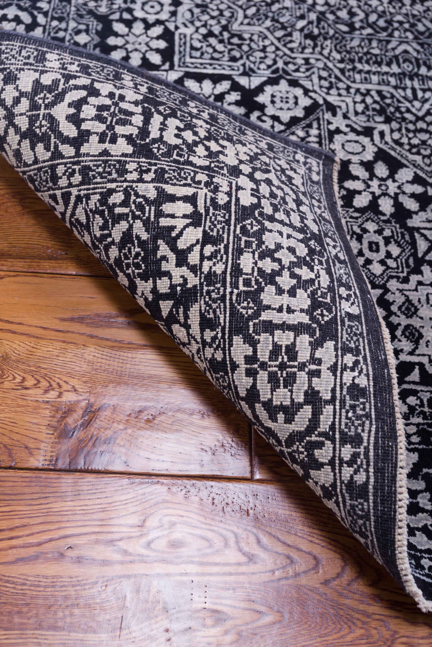 Laila 125116 Black Black 4x6 Hand Knotted Rug