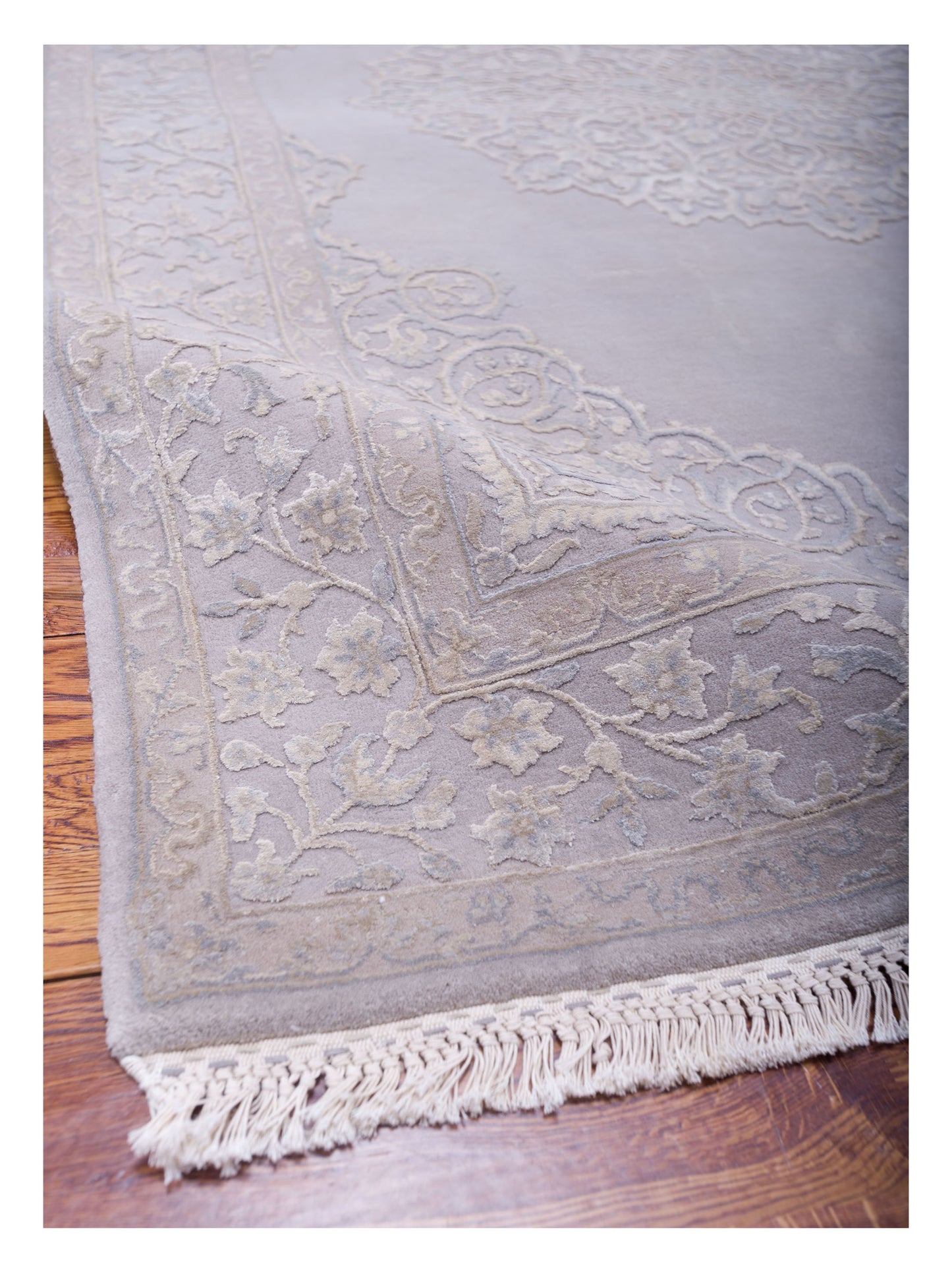 Imperial Silk 127241 Silver Silver 4x6.1 Hand Knotted Rug