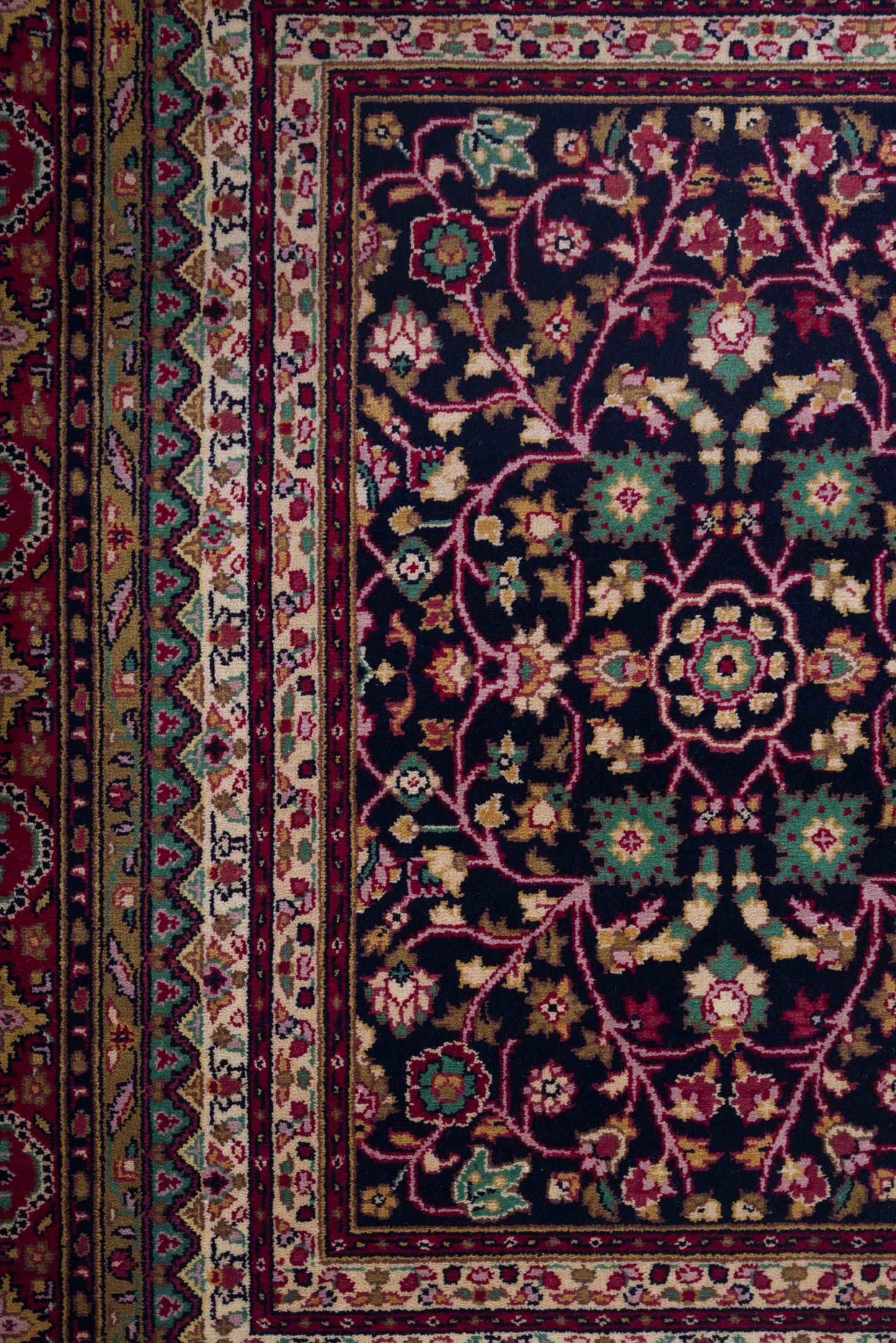 Sivas 127026 Black Red 4x6 Hand Knotted Rug
